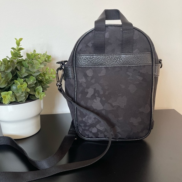 Lululemon - Picture 3 of 5